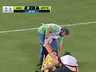 Stretcher-bearers in Greece dr...